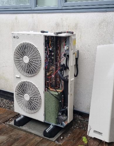 Do Heat Pumps Really Cost a Fortune to Run? Are heat pumps really expensive to run? We look at real-world running costs, efficiency, flow temperatures and why correct system design matters.